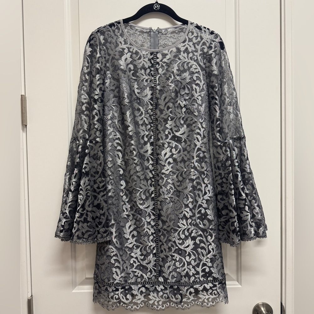 White House Black Market WHBM Silver Lace Bell Sleeve Dress Shift Dress - size 0